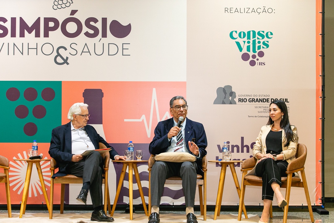 Protásio da Luz defendeu o consumo moderado do vinho para a saúde cardiovascular. Crédito Adilson Melo, divulgação